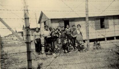 Prisoners in the camp at Montreuil-Baley in 1944. The image is from Jacques Sigot&#039;s collection, and was published on Kkrist Mirror&#039;s website.