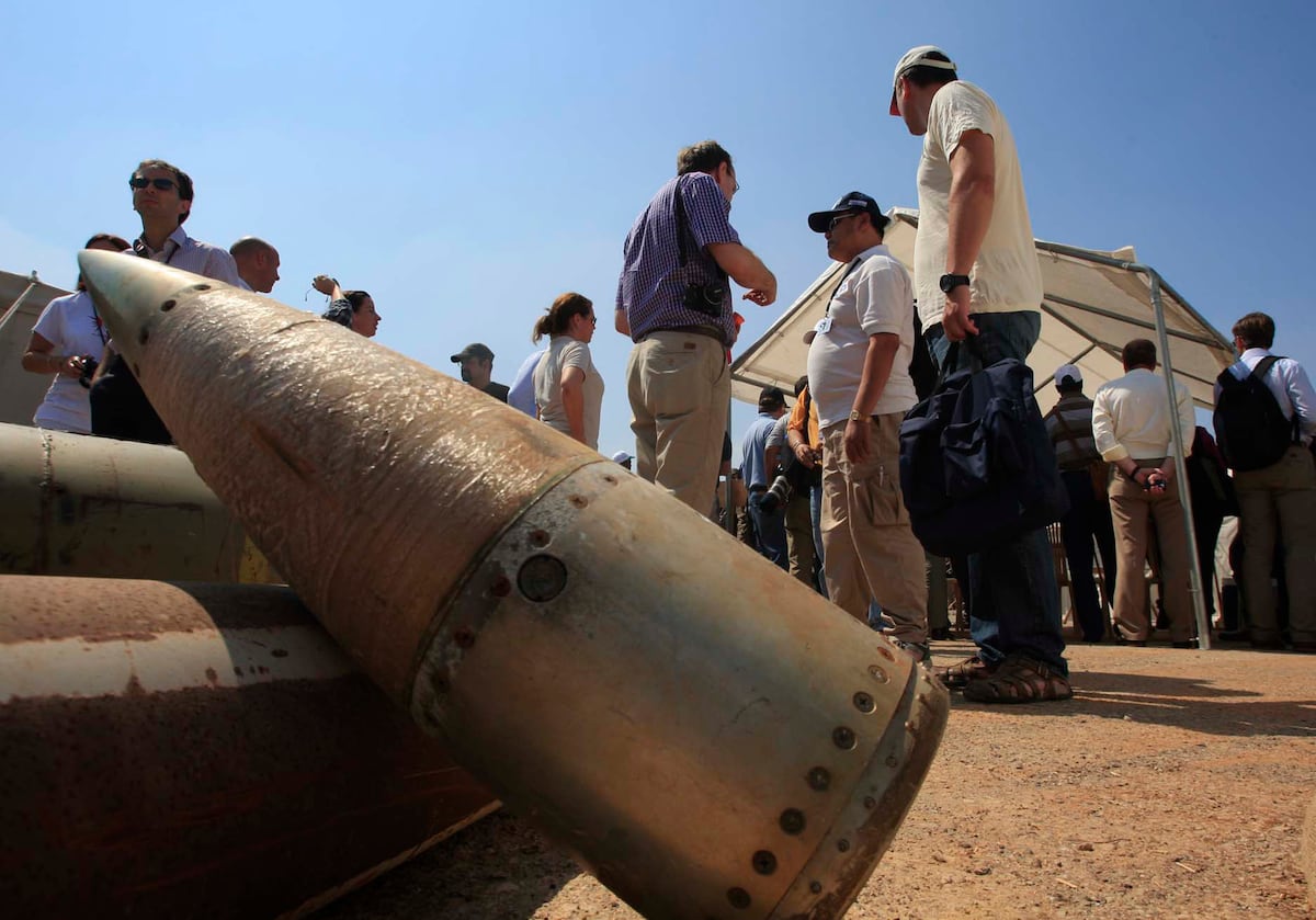 The US will provide cluster munitions to Ukraine as part of a new ...