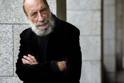 El poeta chileno Raúl Zurita, retratado en Alicante.