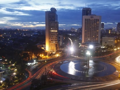 Puesta de sol en Yakarta (Indonesia).