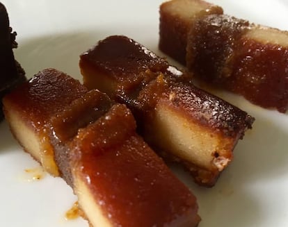 TURRÓN DE MAZAPÁN CON MADROÑOS