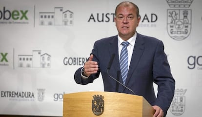 Extremadura premier José Antonio Monago at a news conference on November 5.