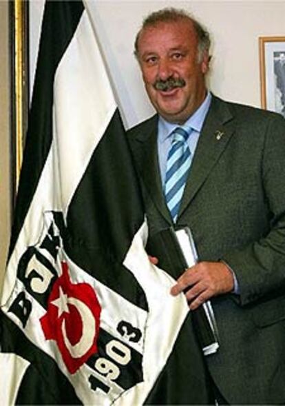 Vicente del Bosque, durante su presentación como técnico del Besiktas.