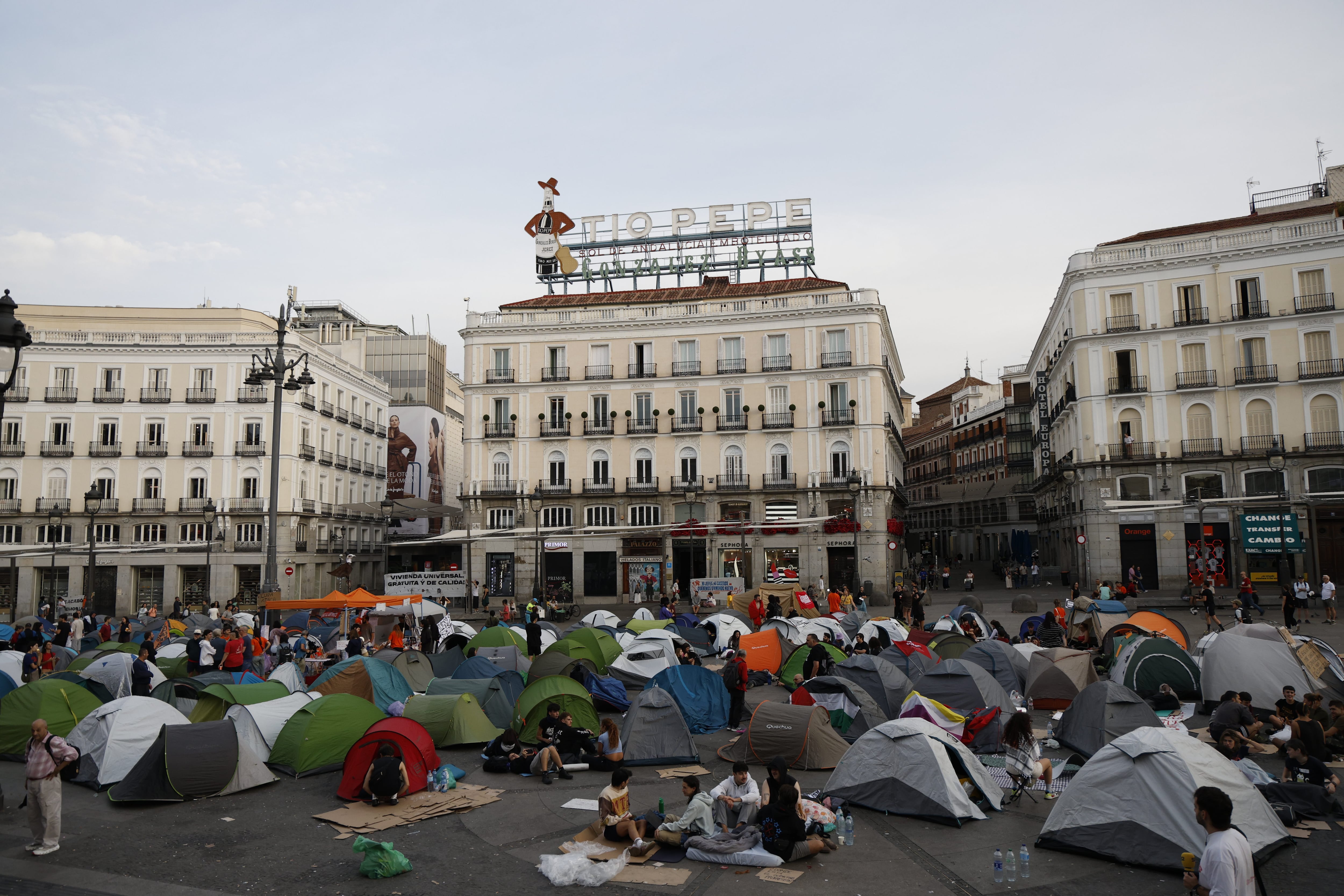 Acampada en Sol para exigir al Gobierno un decreto sobre vivienda. 