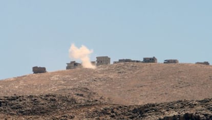O Exército libanês bombardeia a periferia de Ersal.