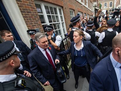 Activistas propalestinos se manifiestan contra el líder del Partido Laborista, Keir Starmer, el 31 de octubre en Londres