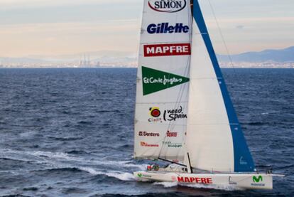 El <i>Mapfre</i>, con el que Iker Martínez y Xabi Fernández compiten en la Barcelona World Race.