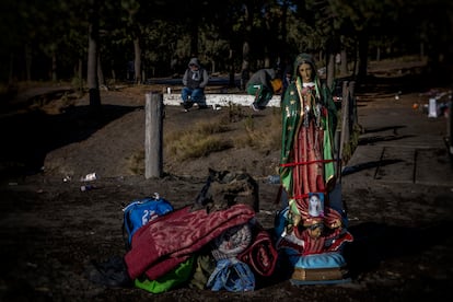 Una figura de la Virgen de Guadalupe en la zona de Paso de Cortés. 