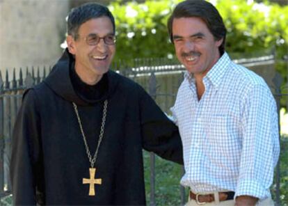 El presidente del Gobierno y el Abad del monasterio antes del almuerzo que han celebrado hoy.