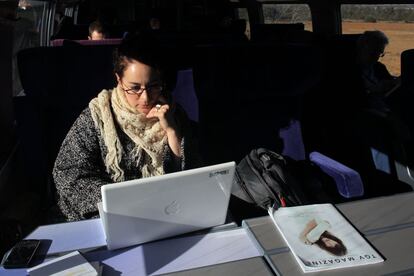 11:44AM - Mónica, una antropóloga que trabaja en Londres, viaja de Barcelona a París desde donde continuará su viaje hasta la capital inglesa