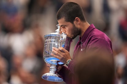 Es el segundo triunfo del murciano en la Gran Manzana tras el conseguido en 2022, algo que, unido a los dos títulos logrados en Roland Garros (2024 y 2025) y Wimbledon (2023 y 2024), conforman un palmarés de seis Grand Slams a los 22 años.