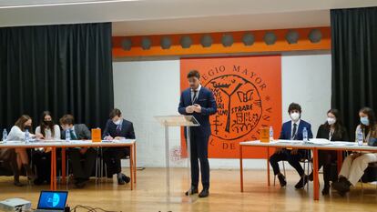 Alumnos de la Sociedad de Debate del Colegio Mayor Isabel de España (Madrid).