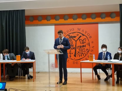 Alumnos de la Sociedad de Debate del Colegio Mayor Isabel de España (Madrid).