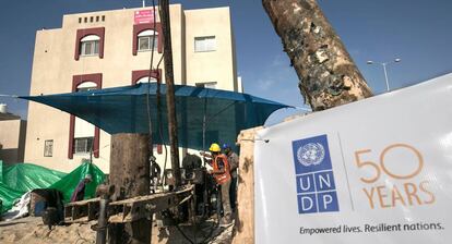 Trabajos para la construcción de un pozo de agua en Gaza a cargo de la ONU.