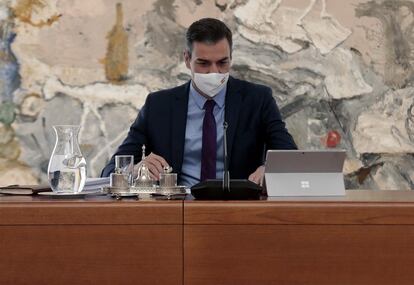 El presidente del Gobierno, Pedro Sánchez, durante la reunión semanal del Consejo de ministros, este martes en Moncloa.