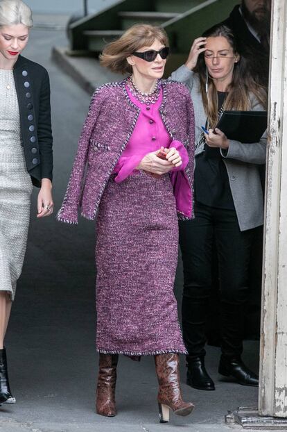 La directora de la revista 'Vogue' Anna Wintour a la salida del desfile de Chanel en Paris este martes.