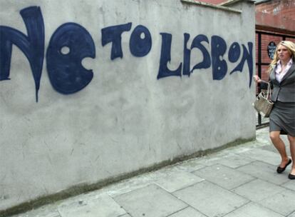 Pintada en Dublín contra el Tratado de Lisboa, cuya ratificación ha de someterse a votación en Irlanda el 2 de octubre.