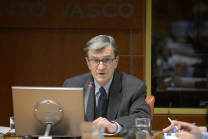 El catedrático Muñagorri, durante su reciente comparecencia en el Parlamento vasco.