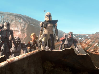 De izquierda a derecha, Echo, Wrecker, Omega, Capitán Rex y Hunter en una secuencia de 'Star Wars: La remesa mala'.