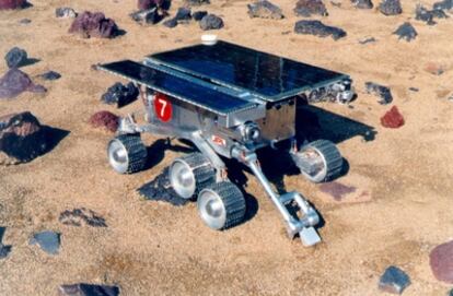 El prototipo Rocky-7, desarrollado por los expertos de JPL (California) para la exploración de Marte, es un precursor tecnológico de los robots enviados a la central de Fukushima.