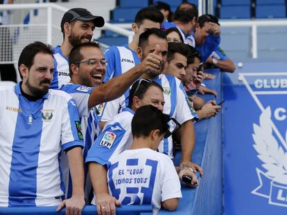Aficionados del Leganés durante el partido.