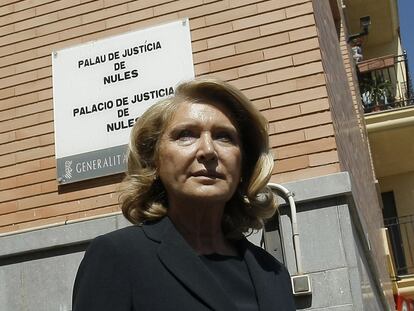 María Amparo Fernández, esposa de Carlos Fabra, ayer, ante los juzgados de Nules.