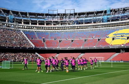 FC Barcelona durante el entrenamiento a puertas abiertas en el Camp Nou