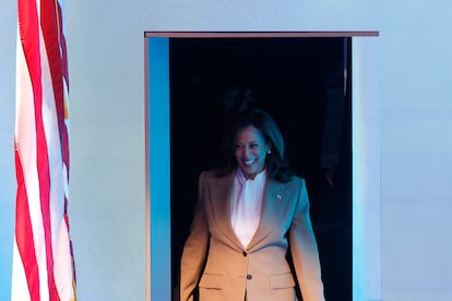 La candidata demócrata y vicepresidenta de los Estados Unidos, Kamala Harris, durante el primer día de la Convención Nacional Demócrata en el United Center el 19 de agosto, en Chicago, Illinois.