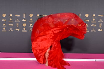 La actriz Janet Novás en el 'photocall', tras recibir el Goya a mejor actriz revelación por su trabajo en 'O corno'.