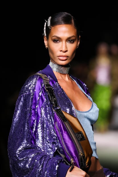 Joan Smalls es sin duda uno de los rostros más valorados de la industria de la moda. Gracias a su trabajo y profesionalidad ha ganado la nada desdeñable cantidad de 19 millones de euros.