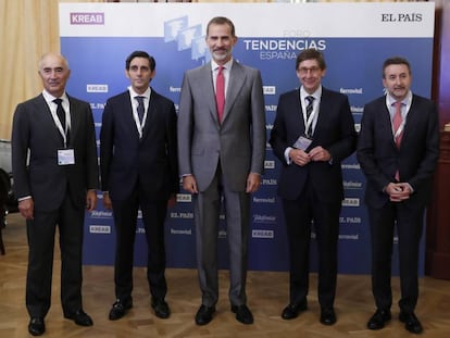 Rafael del Pino, José María Alvarez Pallete, el Rey Felipe VI, Jose Ignacio Goirigolzarri y Josu Jon Imaz (de izquierda a derecha).