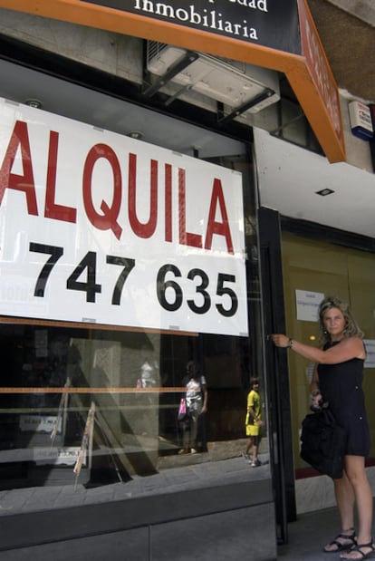 Marina Estebaranz outside her closed real estate agency in Segovia.