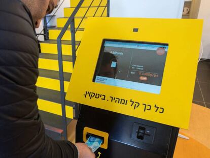 Caixa eletrônico de bitcoins em Tel Aviv, Israel, em 17 de janeiro.