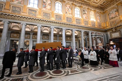 The funeral procession, in the Basilica of Santa Maria Maggiore.