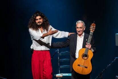 Israel Fernandez junto a Antonio el Relojero durante su concierto en el Baluarte de Pamplona en el festival Flamenco on Fire.
