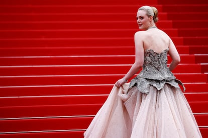 La actriz estadounidense Elle Fanning, a su llegada a la alfombra roja del certamen, el 16 de mayo.