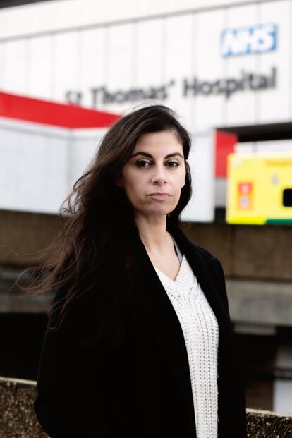 Lara Payá, de 36 años, enfermera matrona. Lleva 9 años en Londres, donde se ha formado y ha llegado a ser jefa de maternidad. Ahora gestiona el personal de enfermería en un hospital público. “Todos los que vinimos hemos progresado”.