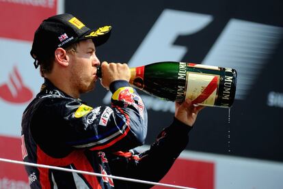 Sebastian Vettel celebrando su segundo puesto en el circuito de Silverstone