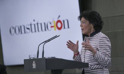 La ministra portavoz del Gobierno, Isabel Celaá, en La Moncloa, este martes.