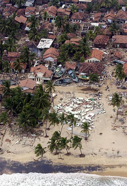 Una de las playas de Colombo después del 'tsunami', en Sri Lanka.