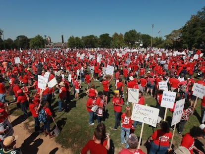Concentraci&oacute;n de profesores en Chicago durante la semana de huelga convocada por los sindicatos.