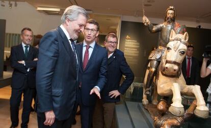 M&eacute;ndez de Vigo, en primer t&eacute;rmino, acompa&ntilde;ado de Feij&oacute;o en la visita al Museo inaugurado el s&aacute;bado.