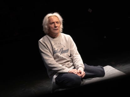 Joan Frank Charansonnet, en la pell de Julian Assange en l'obra 'Assange. El poder de la informació', al Teatre Gaudí Barcelona.