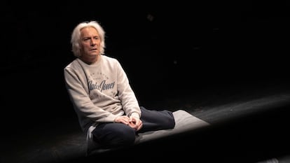 Joan Frank Charansonnet, en la pell de Julian Assange en l'obra 'Assange. El poder de la informació', al Teatre Gaudí Barcelona.