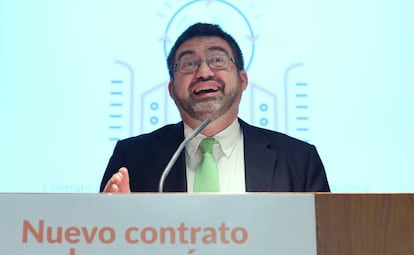 El concejal de Econom&iacute;a y Hacienda, Carlos S&aacute;nchez Mato durante la presentaci&oacute;n del nuevo Contrato de Suministro de Energ&iacute;a.
 
 