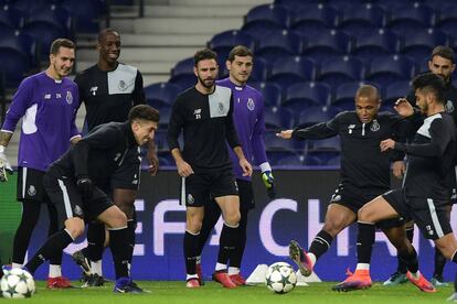 Herrera, Layún, Brahimi y Corona, durante un entrenamiento con el Oporto.