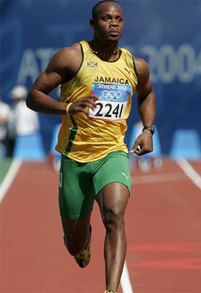 Powell, en una carrera de los Juegos de Atenas.