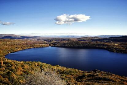 El lago de Sanabria es la mayor superficie de agua glacial de la Pen&iacute;nsula.