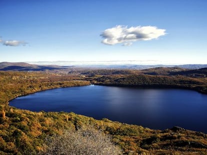 El lago de Sanabria es la mayor superficie de agua glacial de la Pen&iacute;nsula.