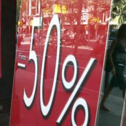 Los consumidores reducirán su gasto en las rebajas